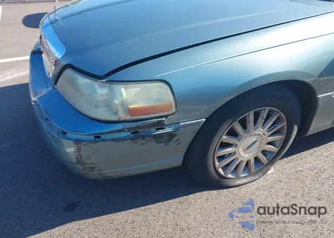 2004 Lincoln Town Car Signature from USA, damaged, VIN 1LNHM81W74Y617651